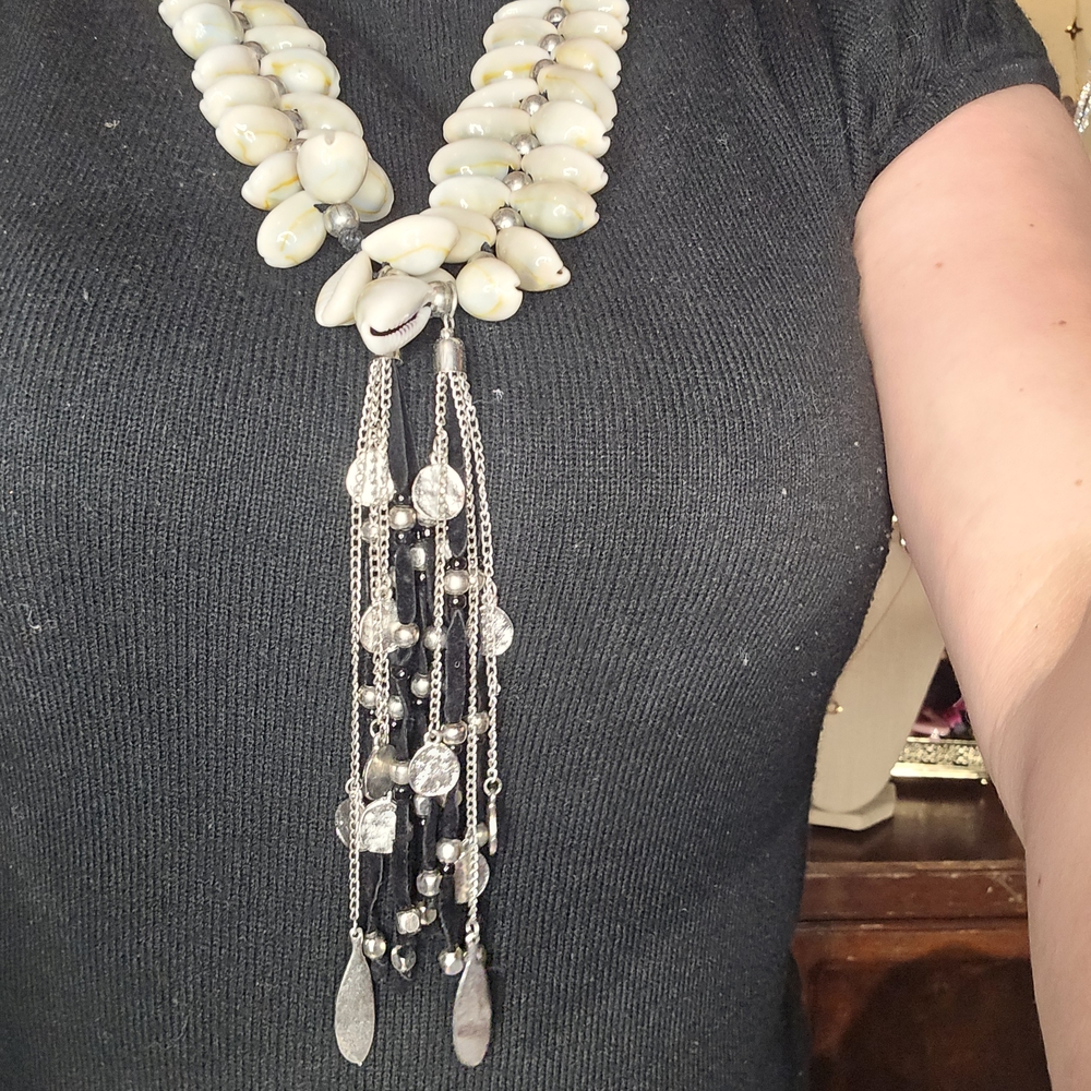 Elegant Silver and Cream Necklace